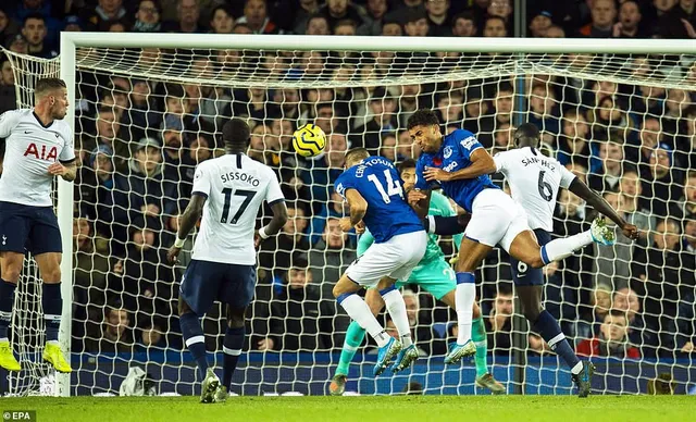 Everton 1-1 Tottenham: Son Heung Min nhận thẻ đỏ, Tottenham mất điểm phút bù giờ - Ảnh 3.