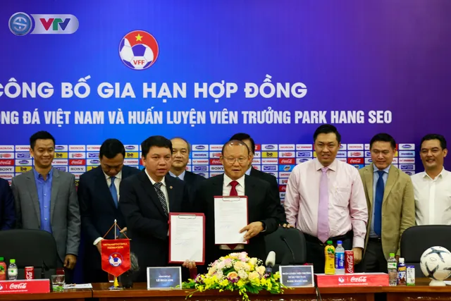 CHÍNH THỨC: Liên đoàn bóng đá Việt Nam gia hạn hợp đồng thành công với HLV Park Hang Seo - Ảnh 1.