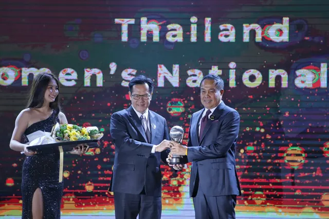 AFF Awards 2019: ĐT Việt Nam được trao giải thưởng Đội tuyển của năm - Ảnh 2.