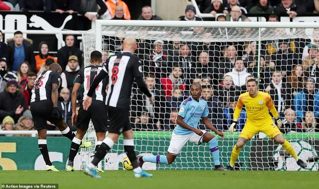 Newcastle 2-2 Man City: Cầm vàng lại để vàng rơi... - Ảnh 1.