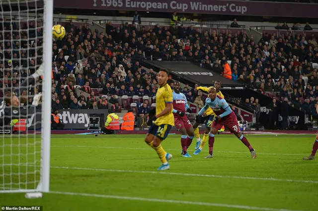 West Ham 1-3 Arsenal: 10 phút bùng nổ, ngược dòng ngoạn mục! - Ảnh 2.