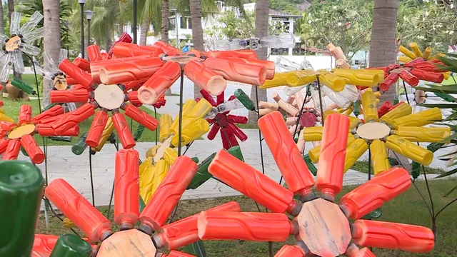 Khu vườn đặc biệt làm từ rác thải nhựa