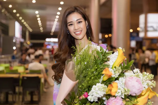 Hoàng Thùy diện áo dài trong ngày trở về sau khi lọt Top 20 Miss Universe 2019 - Ảnh 2. Hoàng Thùy diện áo dài trong ngày trở về sau khi lọt Top 20 Miss Universe 2019 - Ảnh 2.