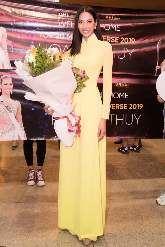 Hoàng Thùy diện áo dài trong ngày trở về sau khi lọt Top 20 Miss Universe 2019 - Ảnh 7. Hoàng Thùy diện áo dài trong ngày trở về sau khi lọt Top 20 Miss Universe 2019 - Ảnh 7.