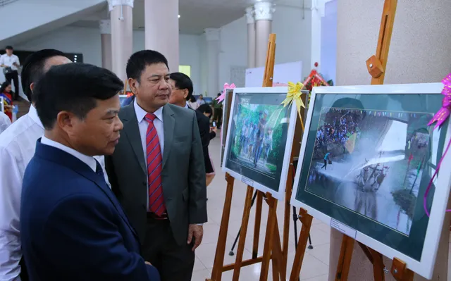 Khai mạc Triển lãm ảnh Những người làm truyền hình tại LHTHTQ lần thứ 39 - Ảnh 4. Khai mạc Triển lãm ảnh Những người làm truyền hình tại LHTHTQ lần thứ 39 - Ảnh 4.