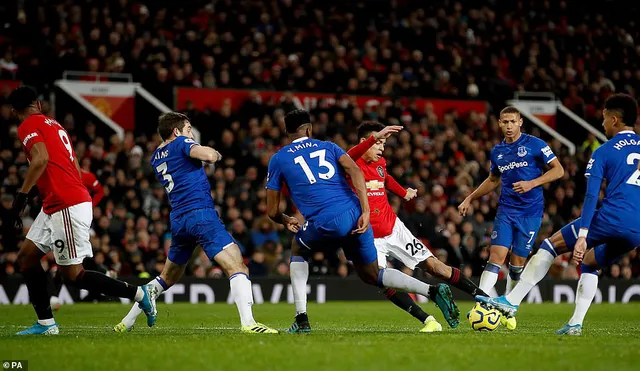 Man Utd 1-1 Everton: Lỡ cơ hội áp sát top 4 - Ảnh 2.