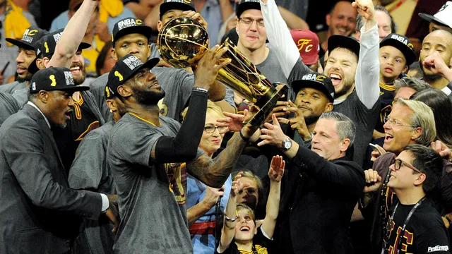 Lebron James trở thành VĐV xuất sắc nhất thập kỷ của AP - Ảnh 1.