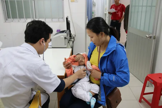 Khám sàng lọc tim bẩm sinh tại Khánh Hòa: Hơn 10% số trẻ thăm khám được phát hiện bệnh - Ảnh 1.