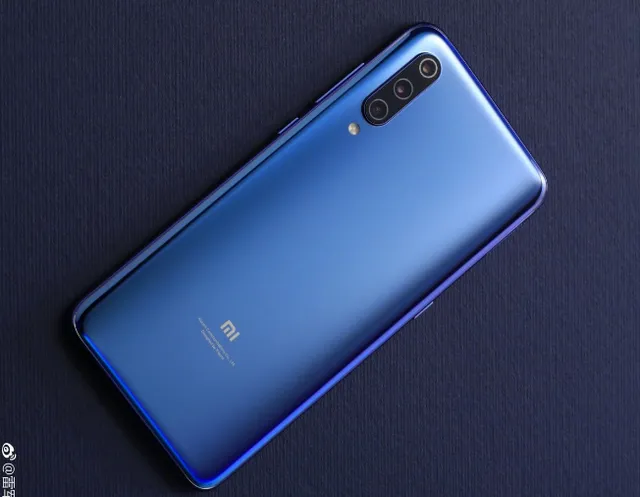 Tung hình cực chất của Mi 9, Xiaomi quyết phá bĩnh Galaxy S10 - Ảnh 1.