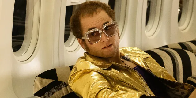 Không hào nhoáng, “Rocketman” sẽ bật mí mặt tiêu cực của huyền thoại âm nhạc Elton John - Ảnh 3.