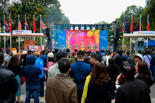 Không khí xuân rộn ràng tại Vietnam Airlines Festa - Lễ hội Tết cổ Truyền - Ảnh 14.