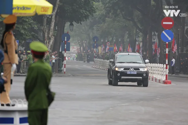 Ảnh: Nhìn lại cảnh đoàn xe của Chủ tịch Triều Tiên Kim Jong-un tiến vào thủ đô Hà Nội - Ảnh 17.