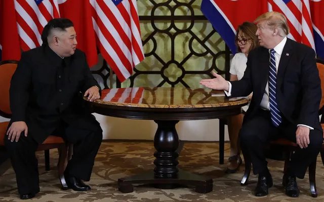 VIDEO Tổng thống Donald Trump và Chủ tịch Kim Jong-un hội đàm, tin tưởng về những điều tốt đẹp - Ảnh 1.