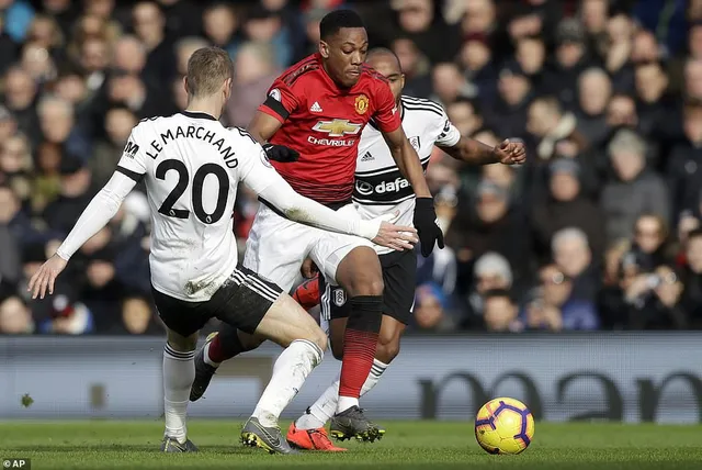 VIDEO Fulham 0-3 Man Utd: Song sát Martial - Pogba rực sáng - Ảnh 3.