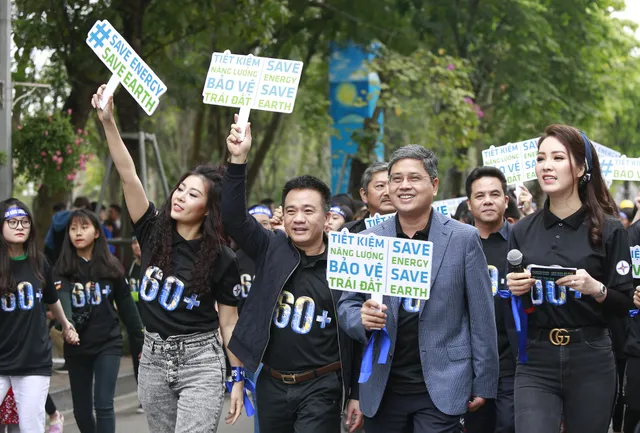 Thu Quỳnh, Thanh Hương, Việt Anh hào hứng tham gia lễ phát động Giờ Trái Đất 2019 - Ảnh 1.