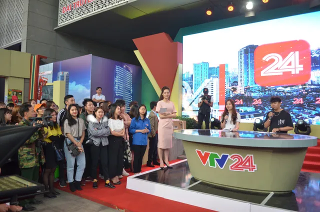 Không gian đặc biệt của VTV24 tại Hội Báo toàn quốc - Ảnh 1.