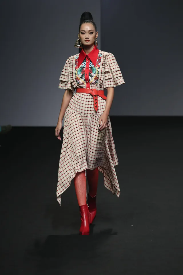 Quán quân The Face Vietnam 2018 tự tin sải bước tại Seoul Fashion Week - Ảnh 4.