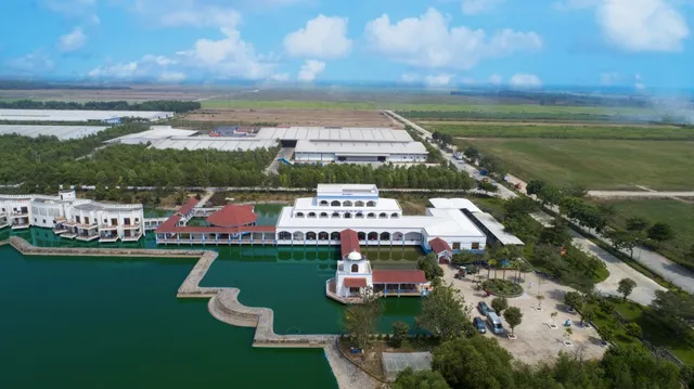 “Resort” bò sữa Vinamilk Tây Ninh - Ngôi nhà của những cô bò hạnh phúc - Ảnh 2.