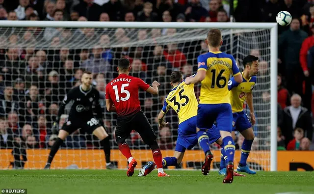 VIDEO Highlight Man Utd 3-2 Southampton: Nghẹt thở ở Old Trafford - Ảnh 3. VIDEO Highlight Man Utd 3-2 Southampton: Nghẹt thở ở Old Trafford - Ảnh 3.