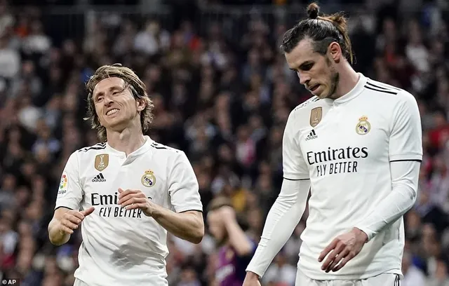 Siêu kinh điển: Barcelona thắng tối thiểu Real Madrid tại Bernabeu - Ảnh 12. Siêu kinh điển: Barcelona thắng tối thiểu Real Madrid tại Bernabeu - Ảnh 12.