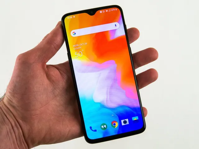 Những mẫu smartphone đáng chờ đợi nhất năm 2019 - Ảnh 6.