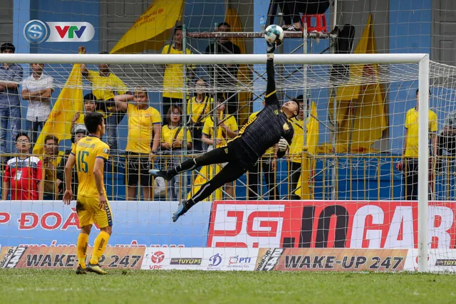 ẢNH: Hải Huy tỏa sáng, Than Quảng Ninh giành chiến thắng đầu tiên tại V.League 2019 - Ảnh 10.