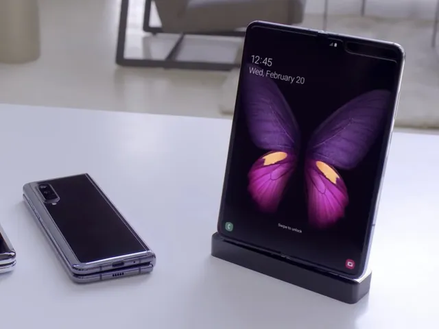 Đừng mua smartphone màn hình gập trong năm 2019! - Ảnh 1.