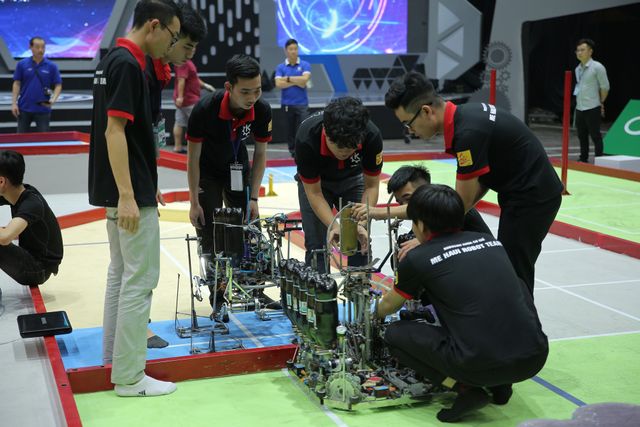 Robocon Việt Nam 2019: Nhiều cơ chế di chuyển MR2 độc đáo hé lộ qua buổi thử sân - Ảnh 11.