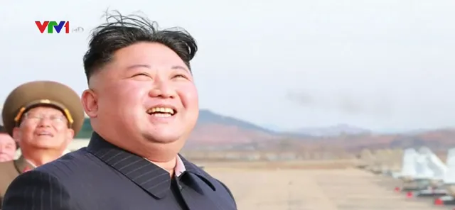 Nhà lãnh đạo Triều Tiên Kim Jong-un thị sát cuộc diễn tập bay - Ảnh 1.