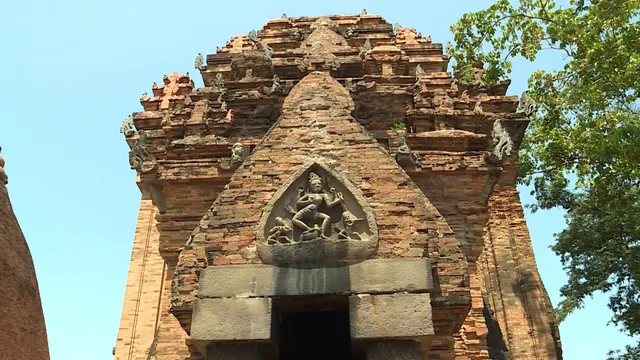 Khám phá Tháp bà Ponagar - Ảnh 2.