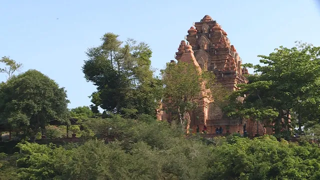 Khám phá Tháp bà Ponagar - Ảnh 1.