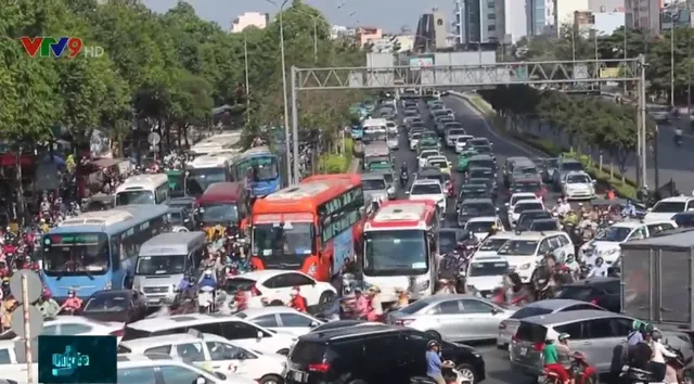 Giao thông tê liệt nhiều giờ trên cầu Sài Gòn sau tai nạn liên hoàn - Ảnh 1.