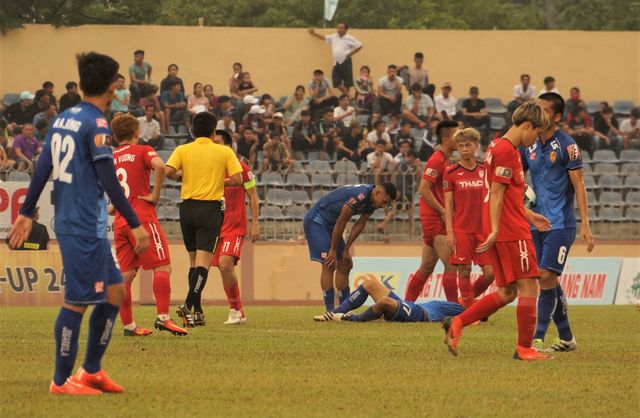 Hoàng Anh Gia Lai bổ nhiệm trợ lý HLV Park Hang-seo dẫn dắt thay HLV Dương Minh Ninh - Ảnh 1.