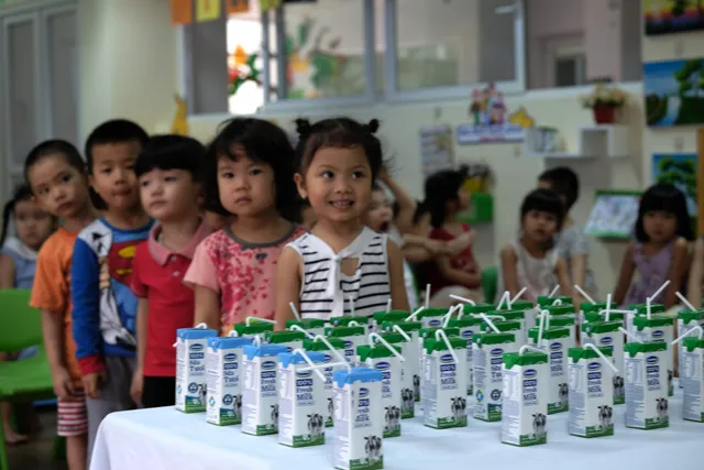 Sữa học đường - Sữa không là chưa đủ - Ảnh 1. Sữa học đường - Sữa không là chưa đủ - Ảnh 1.