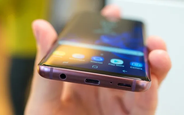 Samsung trình làng Galaxy A70 màn hình siêu lớn, giá 9,3 triệu đồng - Ảnh 3. Samsung trình làng Galaxy A70 màn hình siêu lớn, giá 9,3 triệu đồng - Ảnh 3.