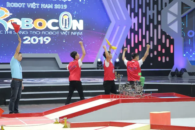 Robocon Việt Nam 2019: Xây dựng bất ngờ vượt qua người anh em Bách khoa - Ảnh 11.