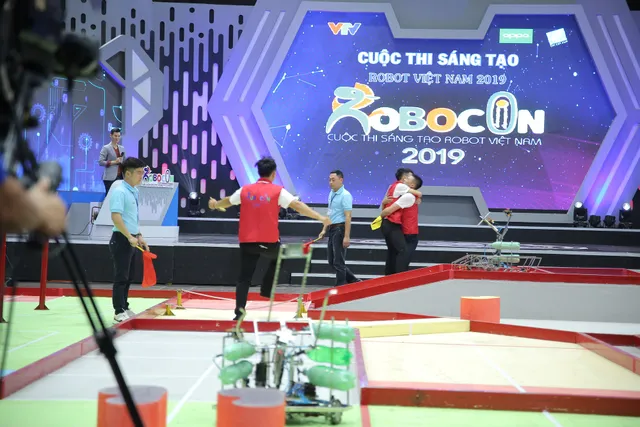 Robocon Việt Nam 2019: Xây dựng bất ngờ vượt qua người anh em Bách khoa - Ảnh 18. Robocon Việt Nam 2019: Xây dựng bất ngờ vượt qua người anh em Bách khoa - Ảnh 18.