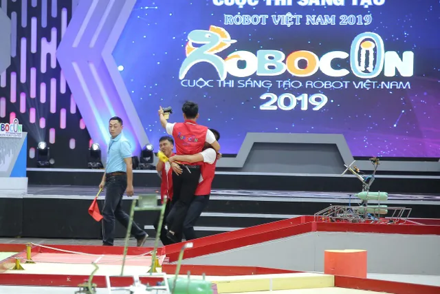 Robocon Việt Nam 2019: Xây dựng bất ngờ vượt qua người anh em Bách khoa - Ảnh 20. Robocon Việt Nam 2019: Xây dựng bất ngờ vượt qua người anh em Bách khoa - Ảnh 20.