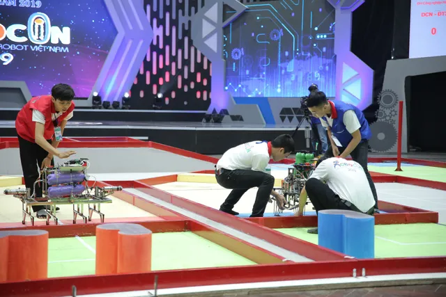 Robocon Việt Nam 2019: Xây dựng bất ngờ vượt qua người anh em Bách khoa - Ảnh 24. Robocon Việt Nam 2019: Xây dựng bất ngờ vượt qua người anh em Bách khoa - Ảnh 24.