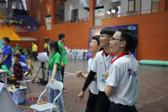 Robocon Việt Nam 2019: Xây dựng bất ngờ vượt qua người anh em Bách khoa - Ảnh 28. Robocon Việt Nam 2019: Xây dựng bất ngờ vượt qua người anh em Bách khoa - Ảnh 28.