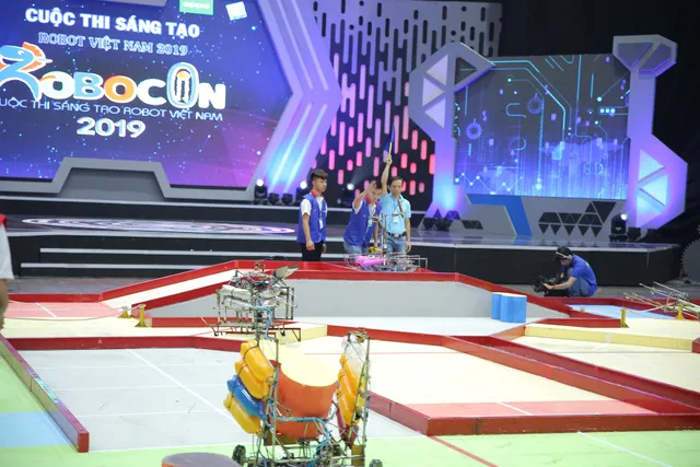 Robocon Việt Nam 2019: Xây dựng bất ngờ vượt qua người anh em Bách khoa - Ảnh 36. Robocon Việt Nam 2019: Xây dựng bất ngờ vượt qua người anh em Bách khoa - Ảnh 36.
