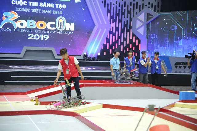 Robocon Việt Nam 2019: Xây dựng bất ngờ vượt qua người anh em Bách khoa - Ảnh 43. Robocon Việt Nam 2019: Xây dựng bất ngờ vượt qua người anh em Bách khoa - Ảnh 43.