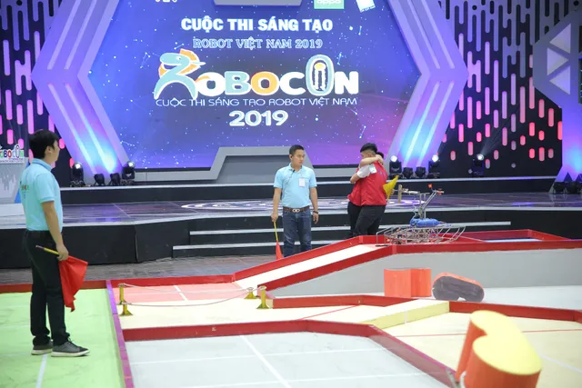 Robocon Việt Nam 2019: Xây dựng bất ngờ vượt qua người anh em Bách khoa - Ảnh 50. Robocon Việt Nam 2019: Xây dựng bất ngờ vượt qua người anh em Bách khoa - Ảnh 50.