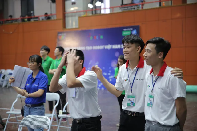 Robocon Việt Nam 2019: Xây dựng bất ngờ vượt qua người anh em Bách khoa - Ảnh 54. Robocon Việt Nam 2019: Xây dựng bất ngờ vượt qua người anh em Bách khoa - Ảnh 54.