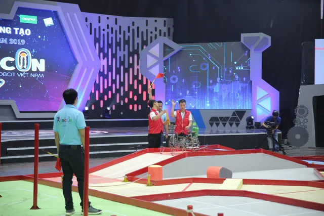 Robocon Việt Nam 2019: Xây dựng bất ngờ vượt qua người anh em Bách khoa - Ảnh 58. Robocon Việt Nam 2019: Xây dựng bất ngờ vượt qua người anh em Bách khoa - Ảnh 58.