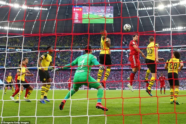 Thắng hủy diệt Borussia Dortmund, Bayern Munich giành lại ngôi đầu bảng - Ảnh 1.