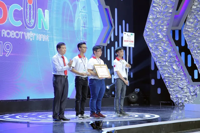 Phần thưởng cho các đội tuyển chiến thắng tại Robocon Việt Nam 2019 là gì? - Ảnh 4.