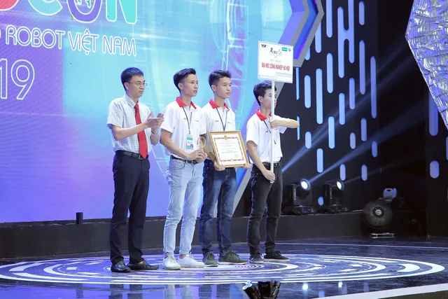 Phần thưởng cho các đội tuyển chiến thắng tại Robocon Việt Nam 2019 là gì? - Ảnh 5.