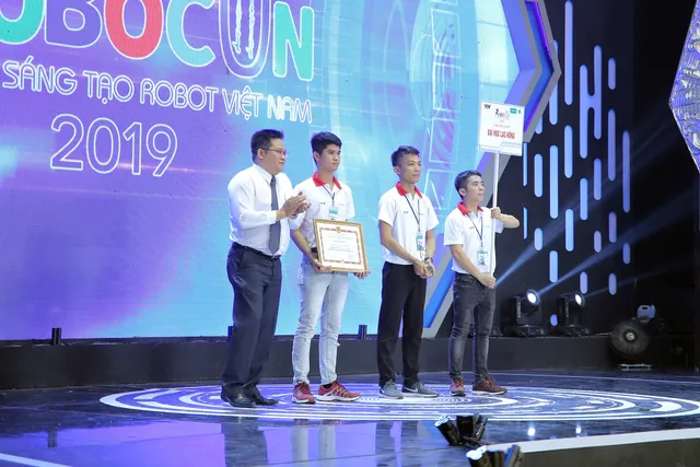 Phần thưởng cho các đội tuyển chiến thắng tại Robocon Việt Nam 2019 là gì? - Ảnh 6.