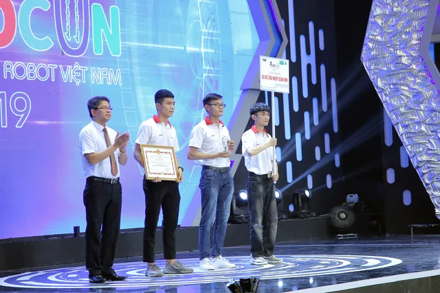 Phần thưởng cho các đội tuyển chiến thắng tại Robocon Việt Nam 2019 là gì? - Ảnh 8.